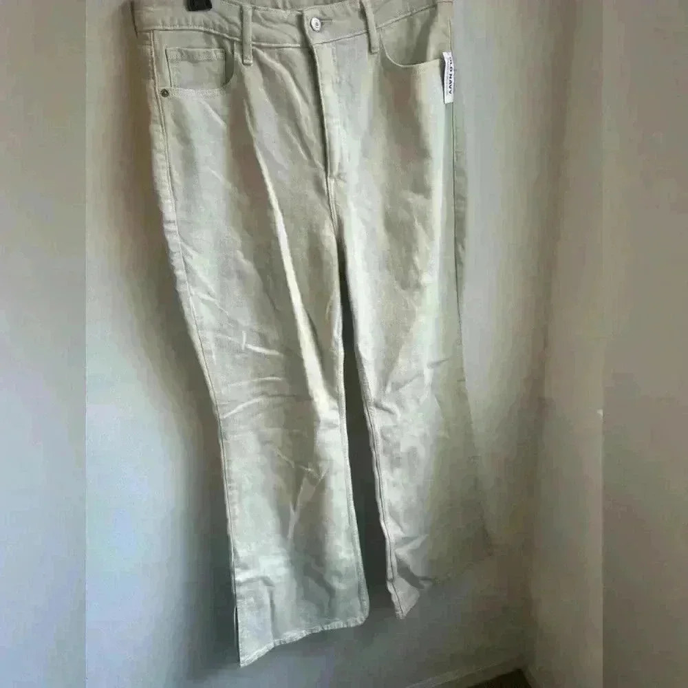 Old navy higher high rise flare size 12NWT TAN COLOR